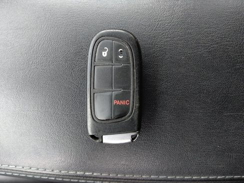 Used 2019 Jeep Cherokee Latitude Plus FWD image 32