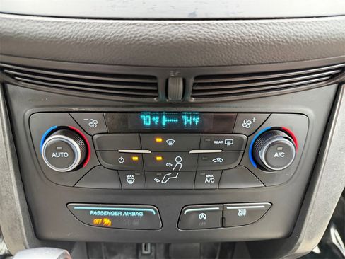 Used 2017 Ford Escape SE image 13