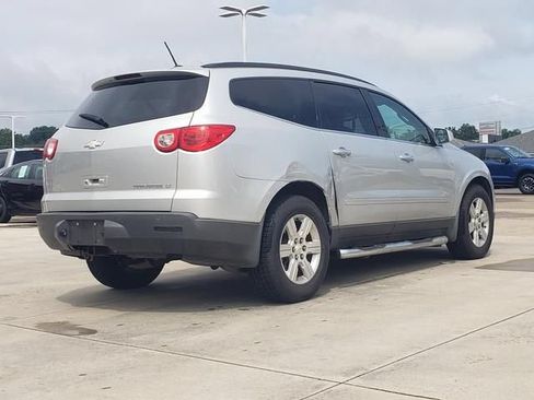 Used 2011 Chevrolet Traverse LT FWD image 4