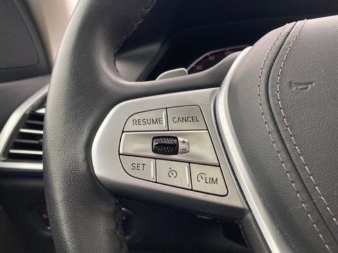 Used 2022 BMW X7 xDrive40i w/ Premium Package image 16