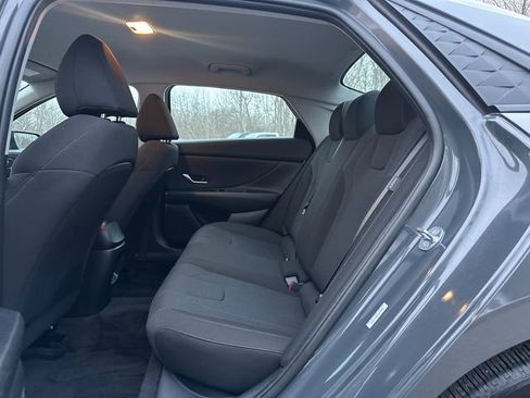 Used 2025 Hyundai Elantra SE image 14