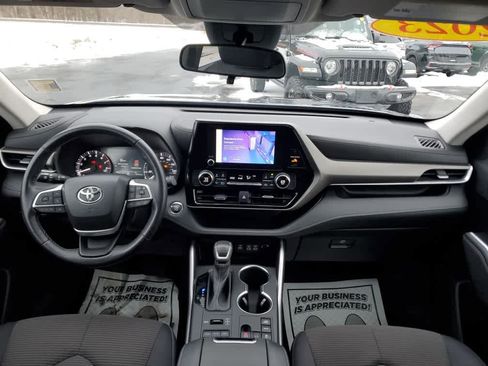 Used 2023 Toyota Highlander LE image 16