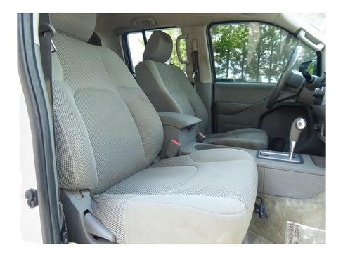 Used 2016 Nissan Frontier SV image 16