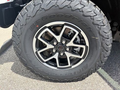 New 2026 Jeep Wrangler Unlimited Rubicon w/ Whitecap Package AWD/4WD image 37