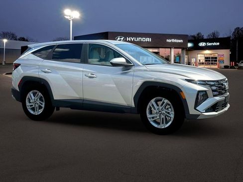 New 2026 Hyundai Tucson SE image 10