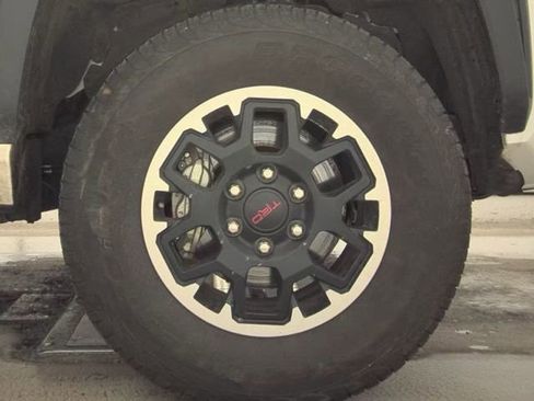 Used 2025 Toyota Tacoma TRD Off-Road image 15