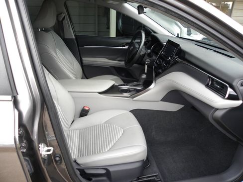 Used 2023 Toyota Camry SE AWD/4WD image 16