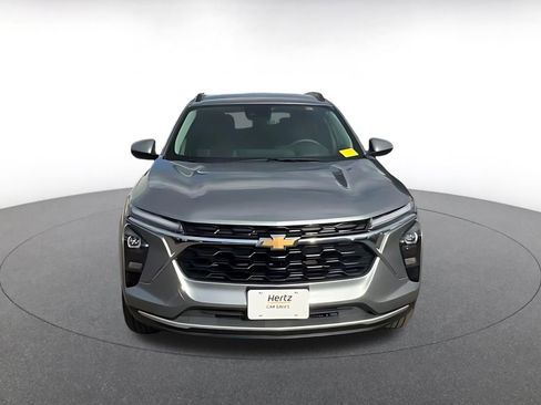 Used 2025 Chevrolet Trax LT FWD image 4