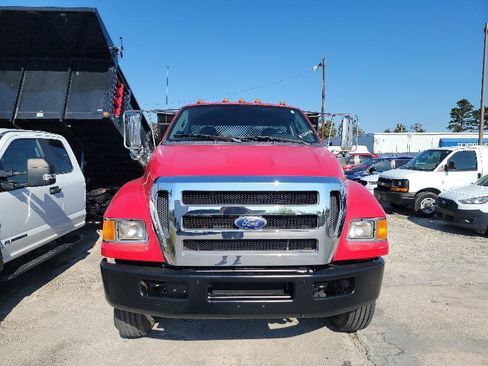 Used 2011 Ford F750 2WD Regular Cab Super Duty image 2