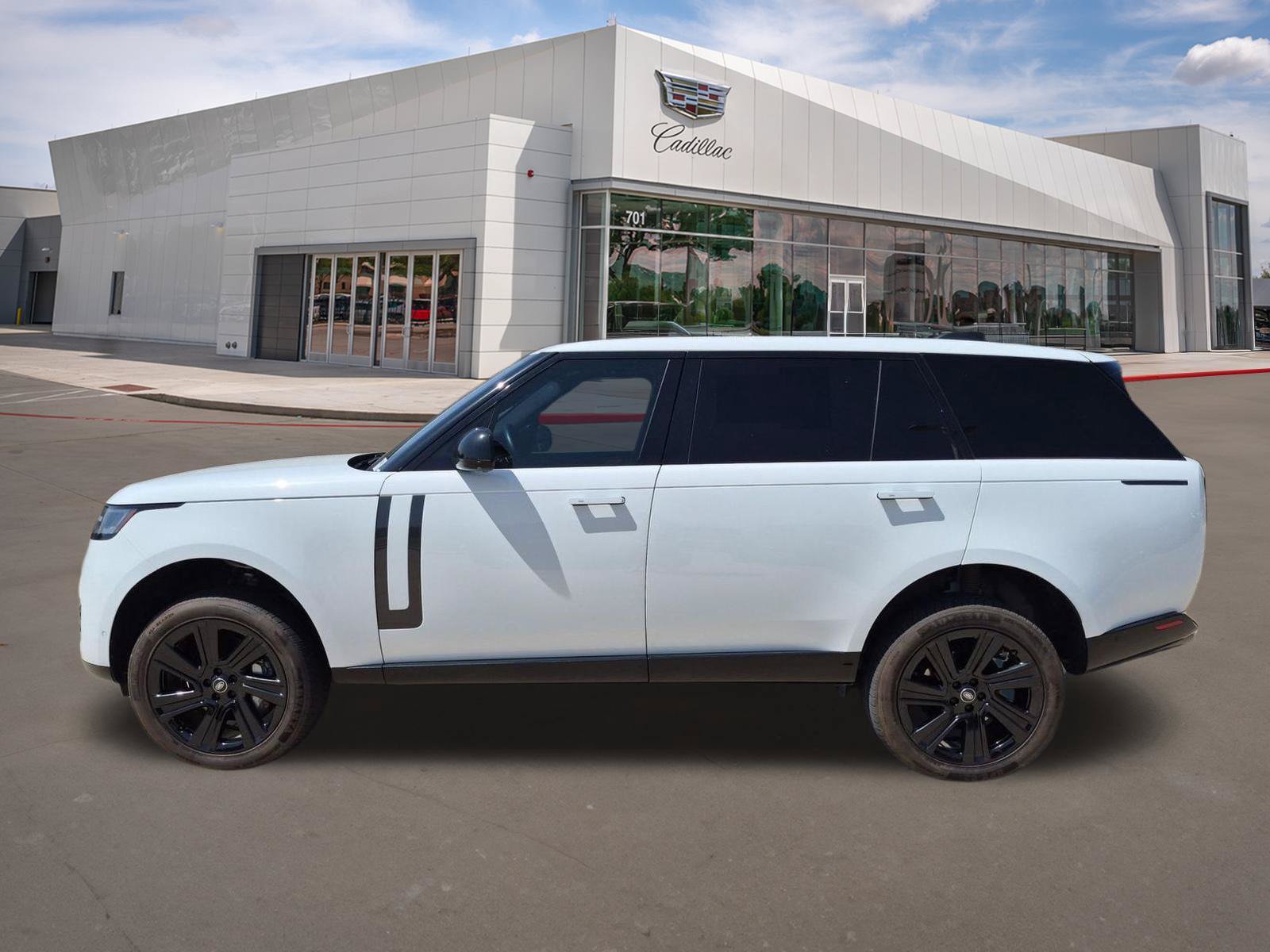Used 2023 Land Rover Range Rover Long Wheelbase SE AWD/4WD image 2