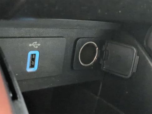 Used 2017 Ford Explorer XLT w/ Equipment Group 202A image 32