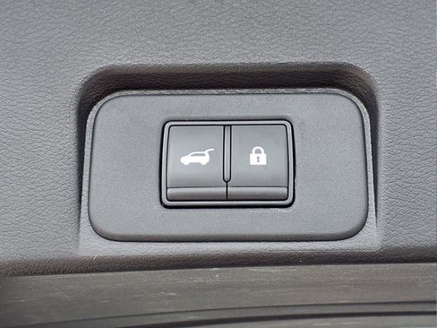 Used 2024 Nissan Rogue SV image 6