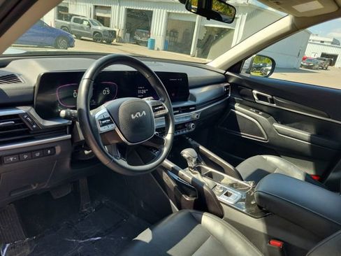 Used 2025 Kia Telluride S FWD image 11