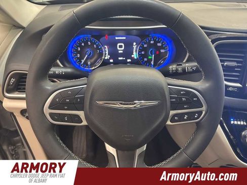Used 2024 Chrysler Pacifica Touring-L image 14