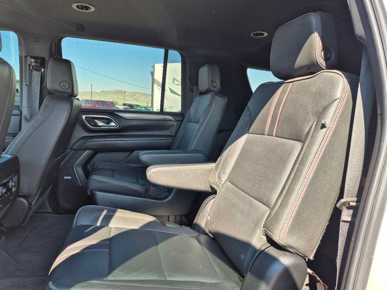 Used 2023 Chevrolet Suburban RST w/ Luxury Package AWD/4WD image 32