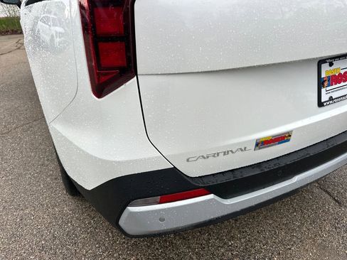 New 2026 Kia Carnival EX FWD image 40