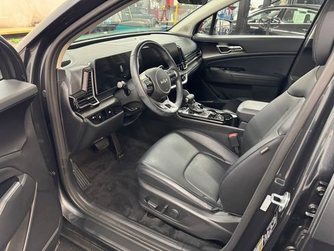 Used 2025 Kia Sportage EX FWD image 12