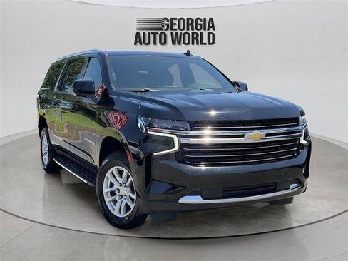 Used 2022 Chevrolet Suburban LT RWD image 2