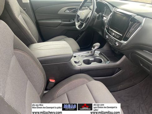 Used 2021 Chevrolet Traverse LT image 18