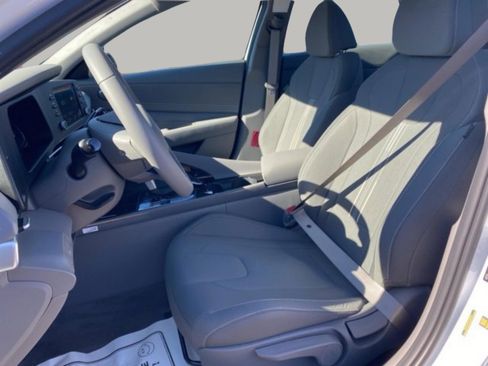 New 2026 Hyundai Elantra SEL Sport FWD image 23