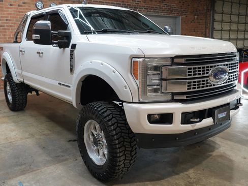 Used 2019 Ford F350 Platinum w/ Platinum Ultimate Package AWD/4WD image 21