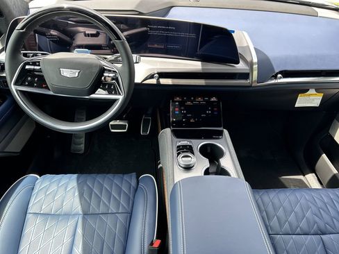 New 2026 Cadillac Vistiq Premium Luxury AWD/4WD image 13