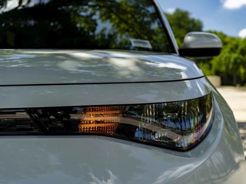 Used 2025 Kia Soul LX FWD image 10