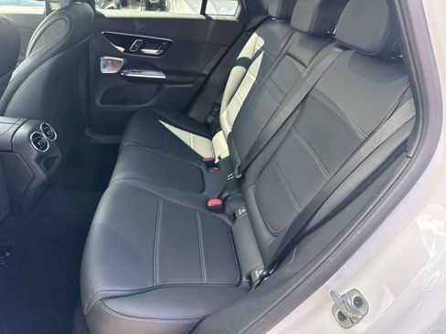 Used 2026 Mercedes-Benz GLC 300 image 7
