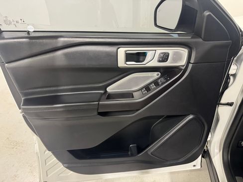 Used 2020 Ford Explorer Platinum w/ Premium Technology Package AWD/4WD image 17