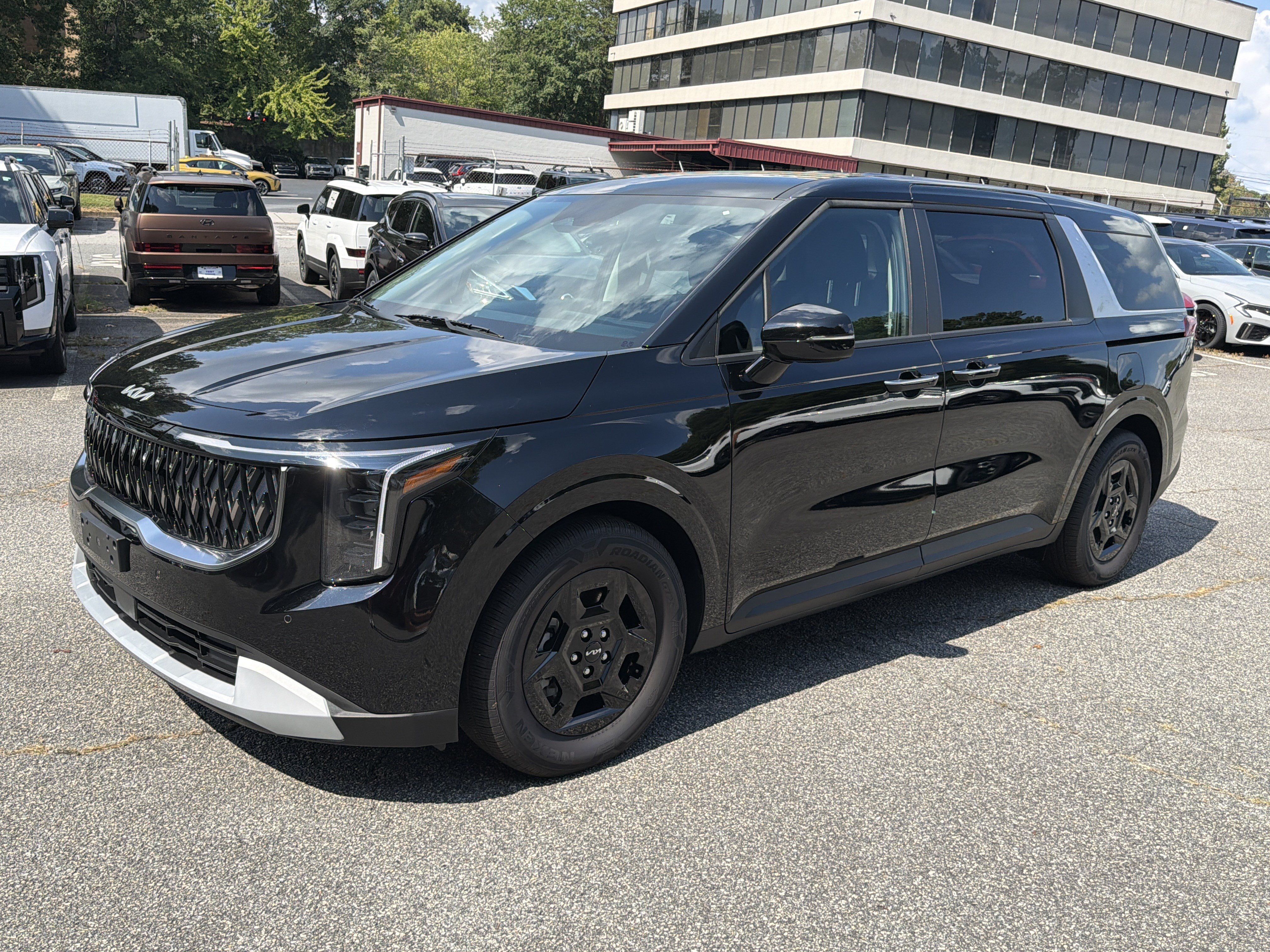 Certified 2026 Kia Carnival FWD image 3