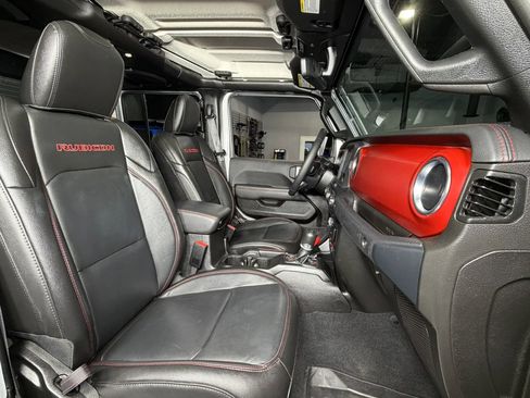 Used 2023 Jeep Gladiator Rubicon w/ Cold Weather Group image 20