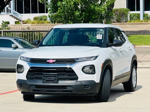 Used 2021 Chevrolet TrailBlazer LS FWD image 3