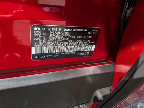 New 2025 Mitsubishi Outlander SE image 34