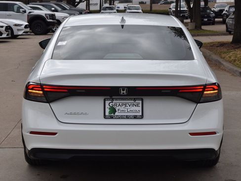 Used 2024 Honda Accord EX image 9
