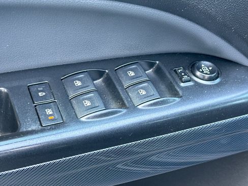 Used 2018 Chevrolet Colorado Z71 w/ Z71 Midnight Edition AWD/4WD image 12