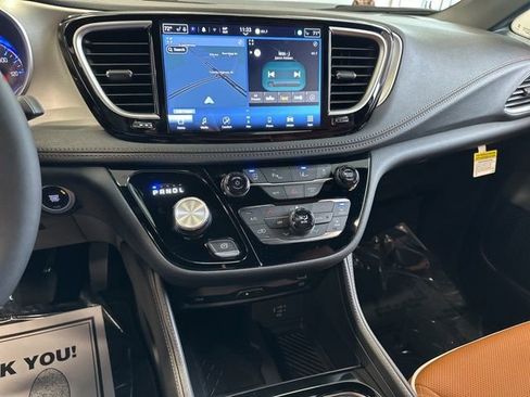 New 2026 Chrysler Pacifica Pinnacle image 54