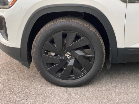 Used 2024 Volkswagen Atlas Cross Sport SE FWD image 5