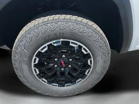 New 2026 GMC Canyon AT4 w/ Technology Plus Package AWD/4WD image 24