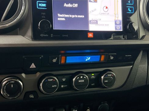 Used 2019 Toyota Tacoma TRD Sport image 27