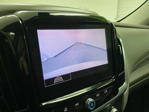 Used 2020 Chevrolet Traverse LT image 11