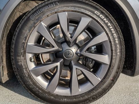 Used 2024 Tesla Model X image 16