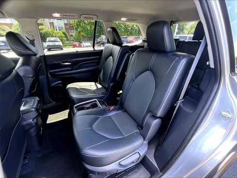 Used 2025 Toyota Grand Highlander AWD image 23