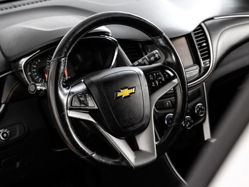 Used 2022 Chevrolet Trax LT w/ Driver Confidence Package image 12