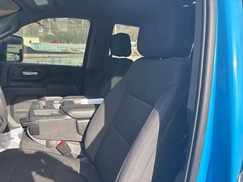 Used 2022 Chevrolet Silverado 2500 Custom w/ Custom Value Package image 11