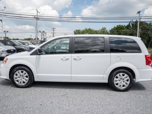 Used 2018 Dodge Grand Caravan SE w/ UConnect Hands-Free Group FWD image 8
