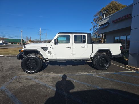 Used 2021 Jeep Gladiator Sport image 7