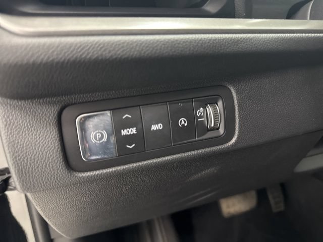Used 2026 Chevrolet Traverse LT AWD/4WD image 11