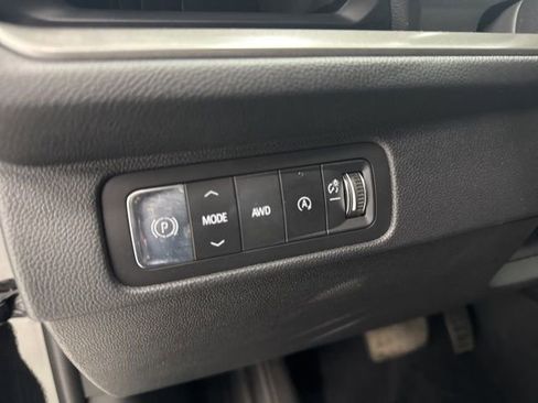 Used 2026 Chevrolet Traverse LT image 11