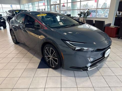 Used 2024 Toyota Prius XLE image 1