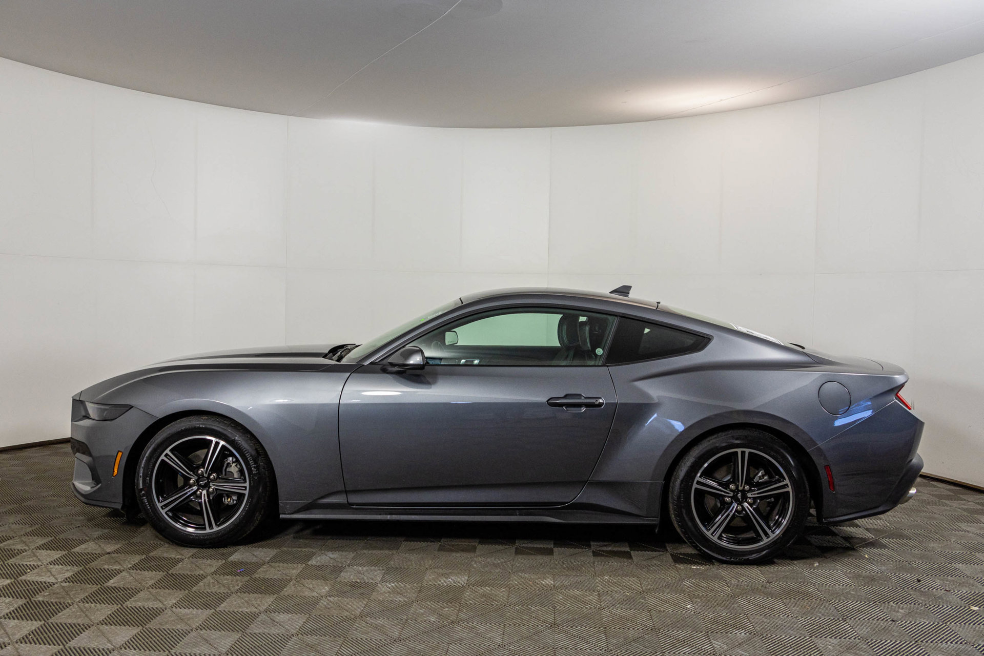 Used 2025 Ford Mustang Coupe RWD image 17